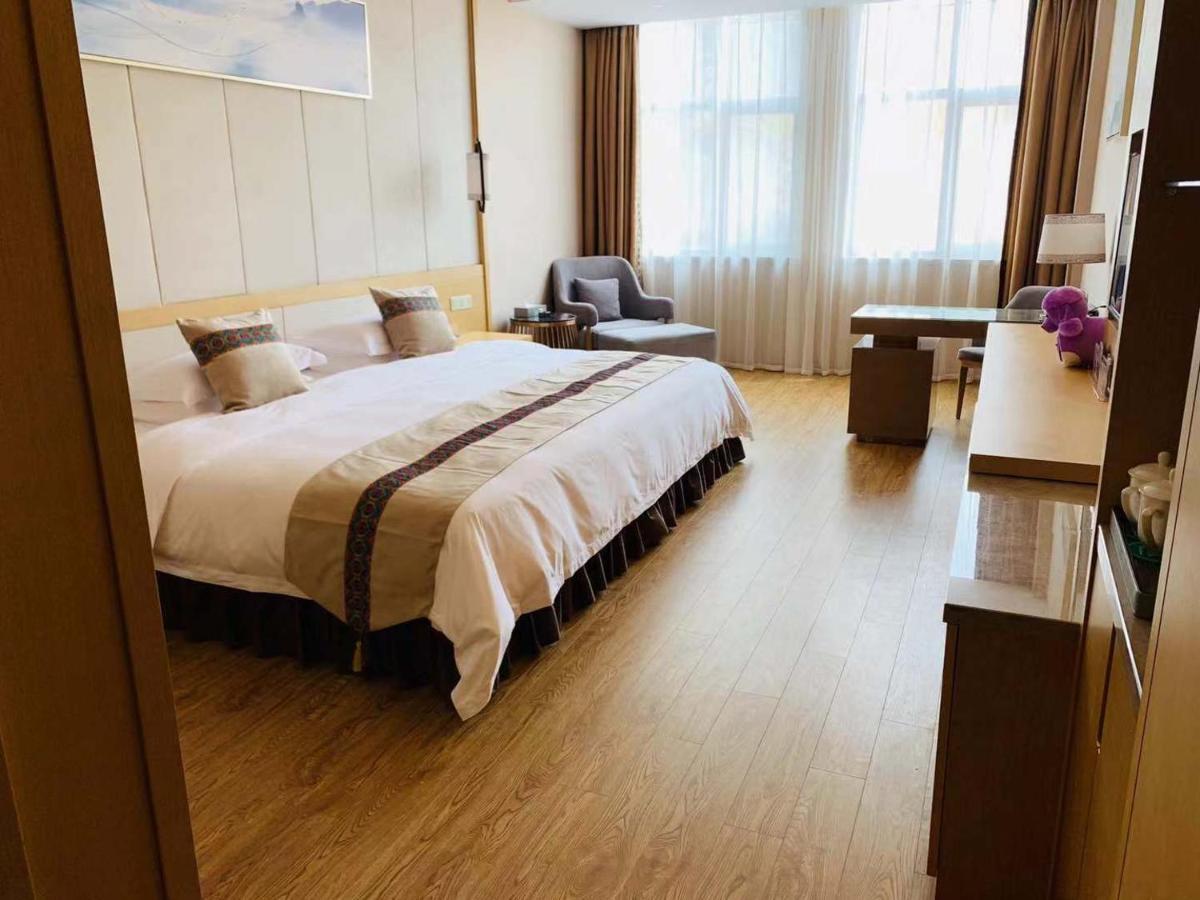 Ramada Plaza By Wyndham Enshi Hotell Eksteriør bilde
