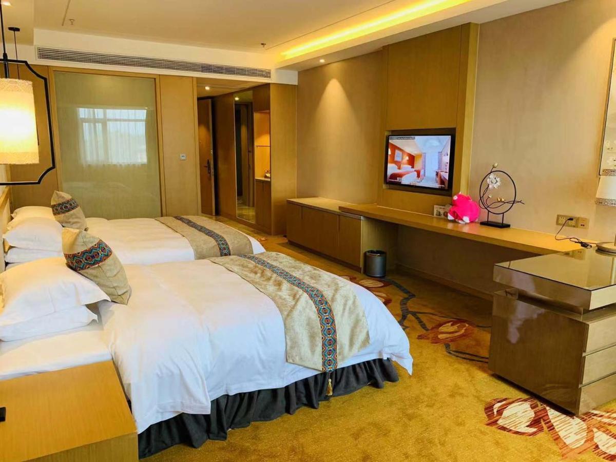 Ramada Plaza By Wyndham Enshi Hotell Eksteriør bilde