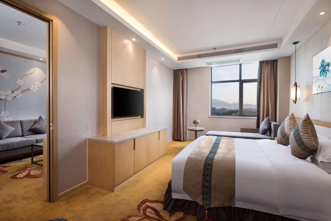 Ramada Plaza By Wyndham Enshi Hotell Eksteriør bilde