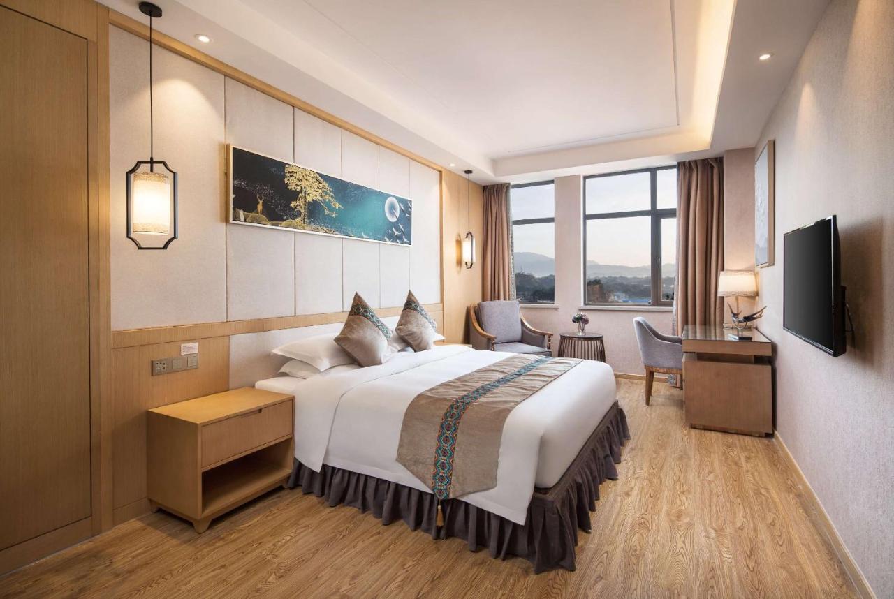 Ramada Plaza By Wyndham Enshi Hotell Eksteriør bilde