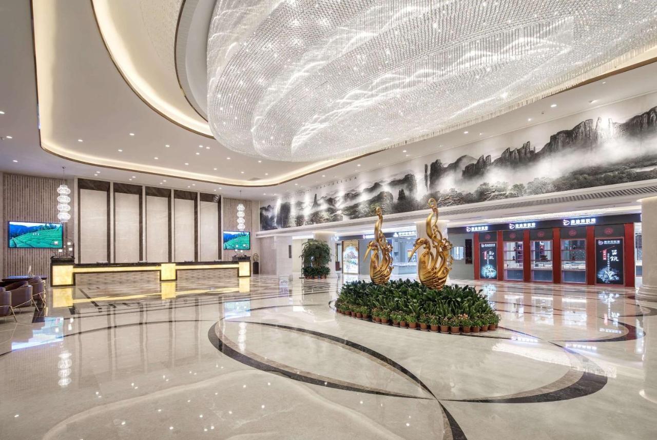 Ramada Plaza By Wyndham Enshi Hotell Eksteriør bilde